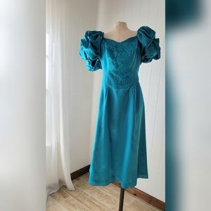 Vintage Teal satin puff sleeve dressAmazing condition Vintage Teal ( last photo